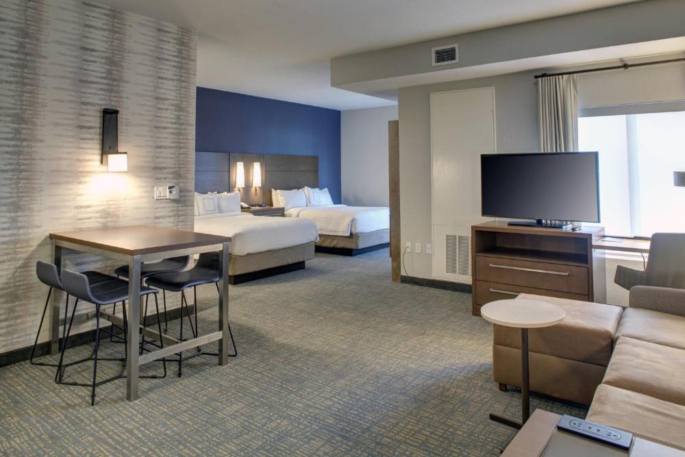 One-Bedroom Suite, 2 Queen, Sofa bed interior